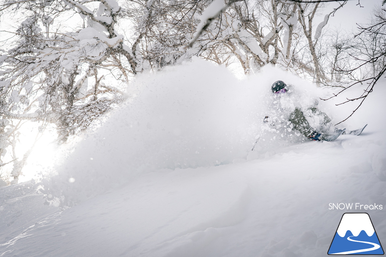 サッポロテイネ｜プロスキーヤー・中西太洋さんが、今季 SNOW Freaks 初登場。コンディション良好なゲレンデ＆パウダーを滑る、そして、撮る！